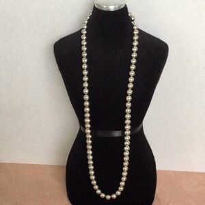 Vintage Necklace Shiny Sliver color Beads on a chain